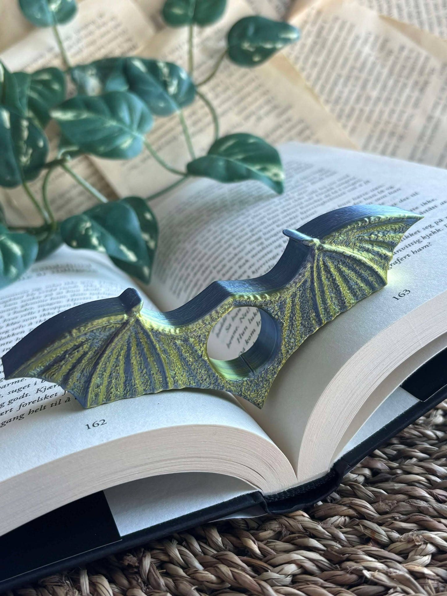 Thumb Page Holder - Batwing